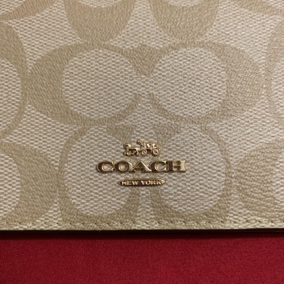 🛑( SOLD )Coach Signature Bifold Wallet - Picture 2 of 7